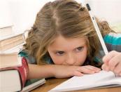 एक बच्चे को बिना आंसुओं और लांछनों के होमवर्क कैसे कराएं